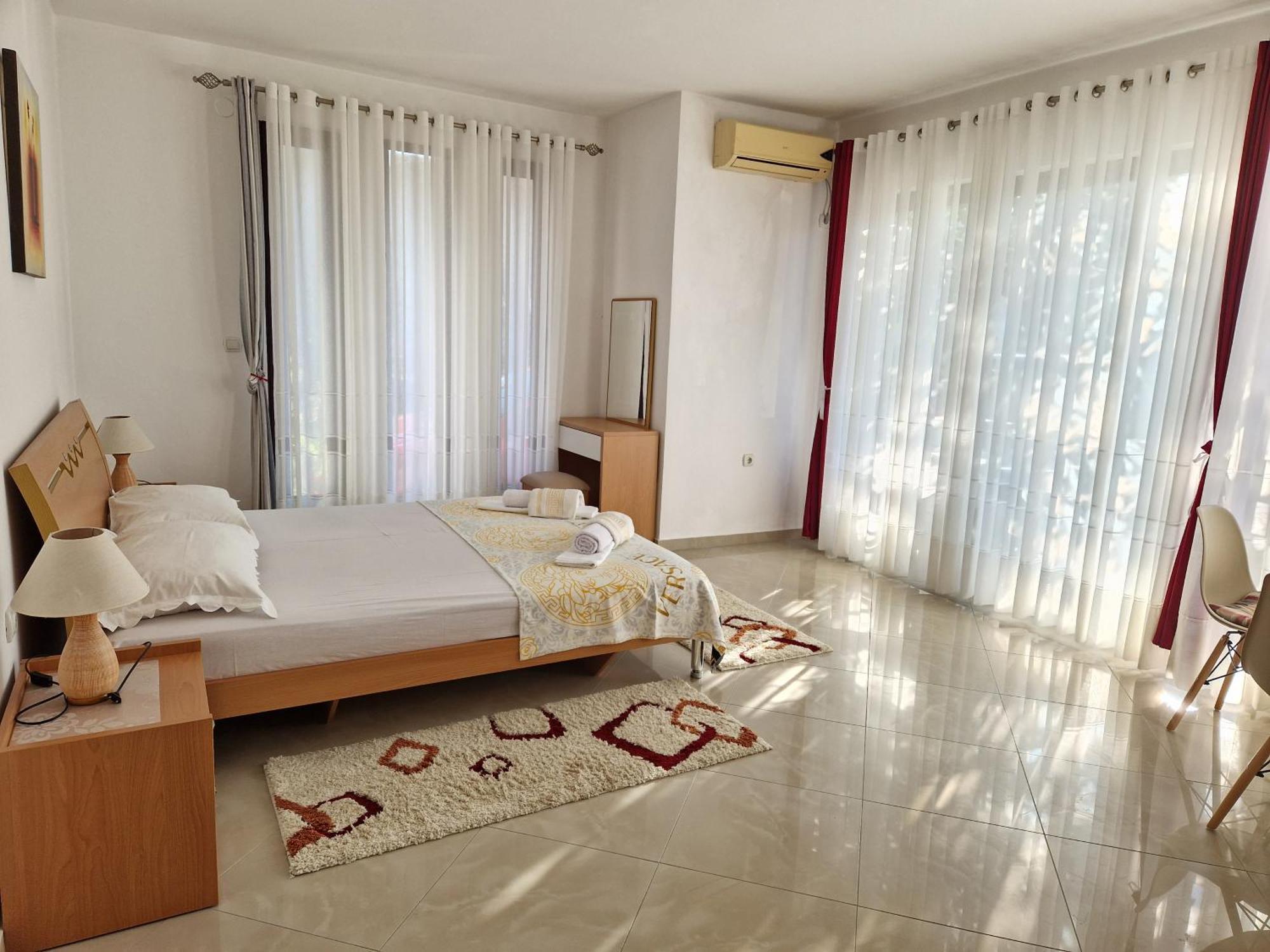 Studios M Улцинь Экстерьер фото